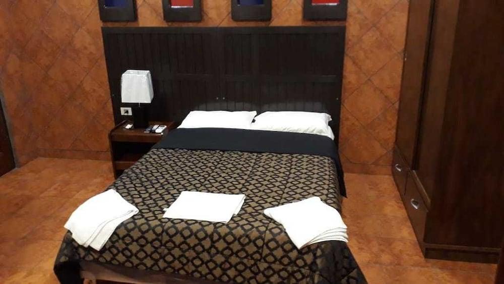 Residencia Leones De Castilla Asuncion Extérieur photo