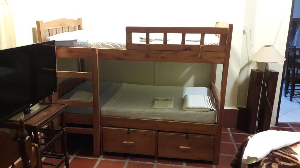 Residencia Leones De Castilla Asuncion Extérieur photo