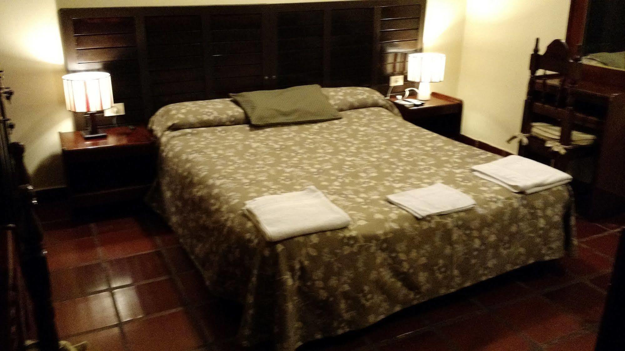 Residencia Leones De Castilla Asuncion Extérieur photo