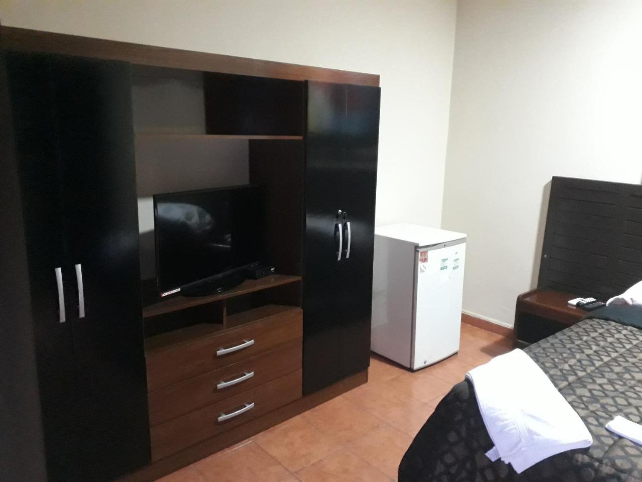 Residencia Leones De Castilla Asuncion Extérieur photo