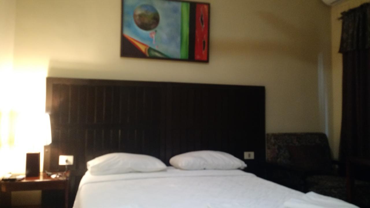 Residencia Leones De Castilla Asuncion Extérieur photo